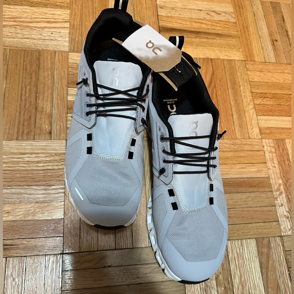 Cloud 5 Waterproof Running Shoe brand new no box